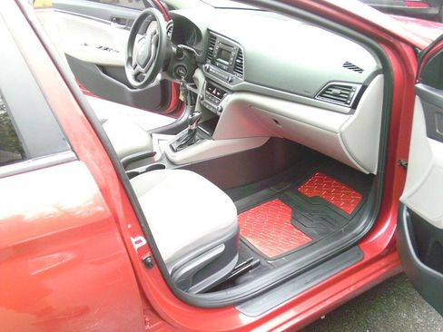 Used 2017 Hyundai Elantra SE image 17