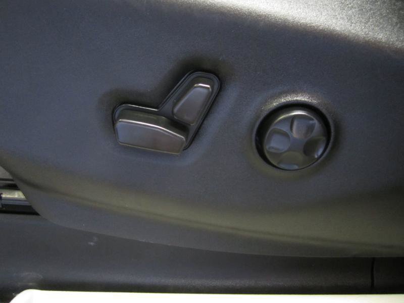 Used 2023 Chrysler Voyager LX FWD image 34