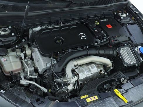 Used 2024 Mercedes-Benz GLB 250 image 8