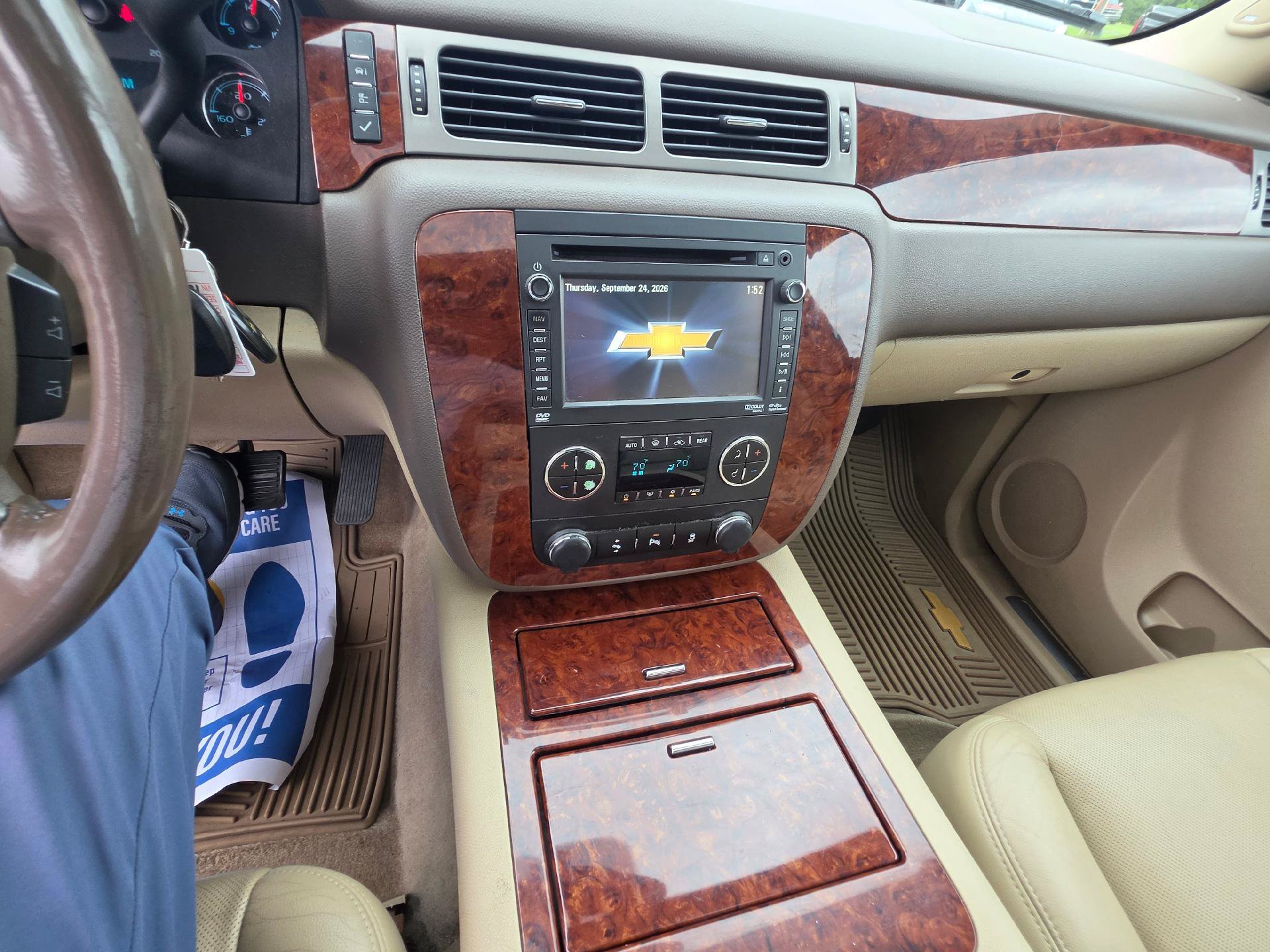 Used 2014 Chevrolet Suburban LTZ AWD/4WD image 17