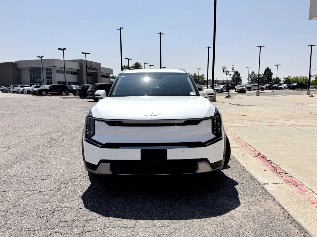 Used 2024 Kia EV9 Land AWD/4WD image 3