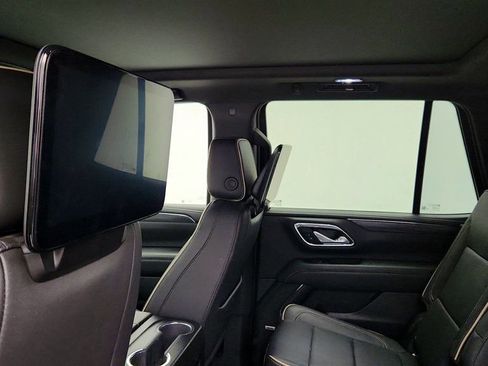 Used 2023 GMC Yukon SLT w/ SLT Premium Package image 23