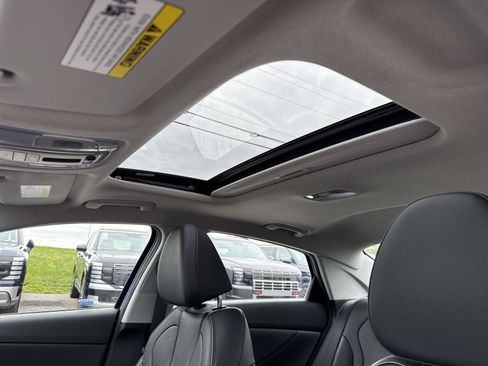 Certified 2021 Hyundai Elantra Limited FWD image 4