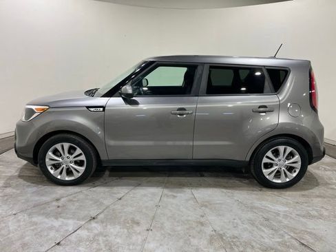 Used 2016 Kia Soul + image 8