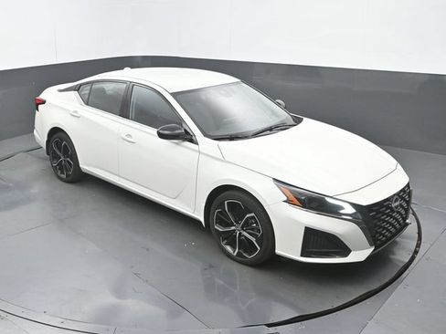Used 2025 Nissan Altima 2.5 SR AWD/4WD image 13