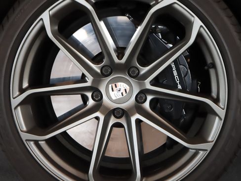 Used 2023 Porsche Cayenne Turbo AWD/4WD image 29