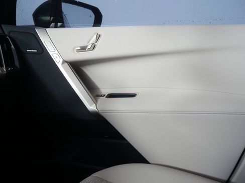 Used 2025 BMW iX xDrive50 image 28