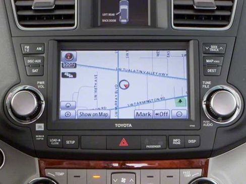 Used 2013 Toyota Highlander Plus AWD/4WD image 7
