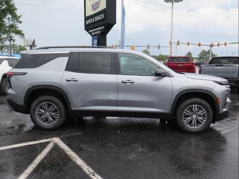 New 2026 Chevrolet Traverse LT w/ Enhanced Driving Package image 2