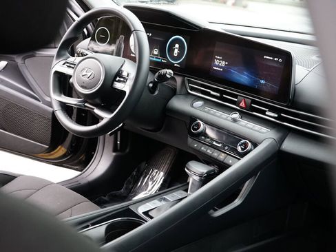 Certified 2023 Hyundai Elantra SEL w/ Convenience Package image 21