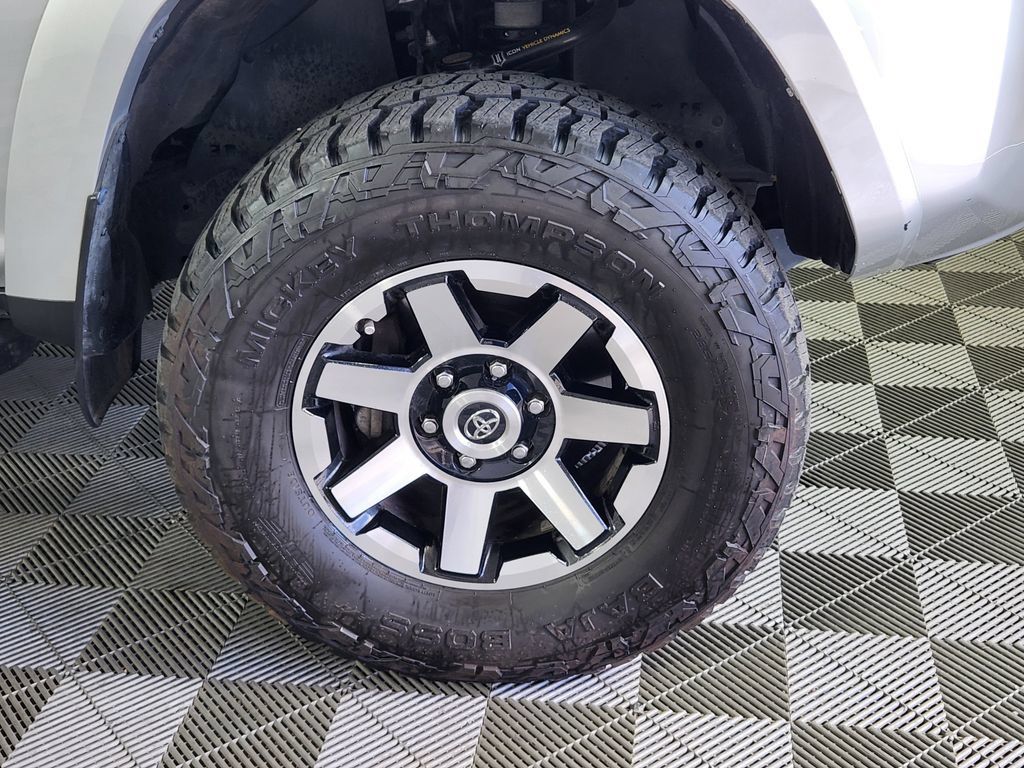 Used 2021 Toyota 4Runner TRD Off-Road Premium w/ Moonroof Package AWD/4WD image 9
