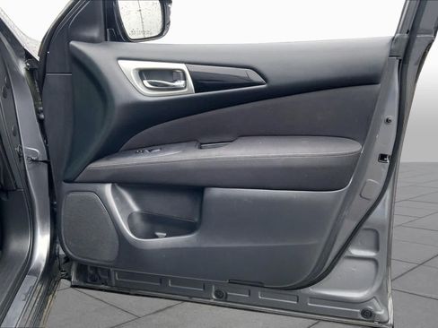 Used 2017 Nissan Pathfinder S FWD image 22