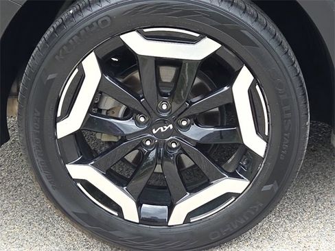 Used 2023 Kia Telluride S image 9