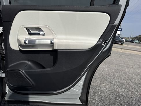 Certified 2022 Mercedes-Benz GLB 250 4MATIC image 32