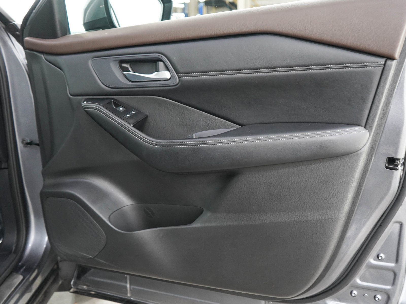 Used 2023 Nissan Rogue SV w/ SV Premium B Package AWD/4WD image 9