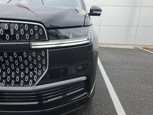 Used 2025 Lincoln Navigator Reserve AWD/4WD image 10