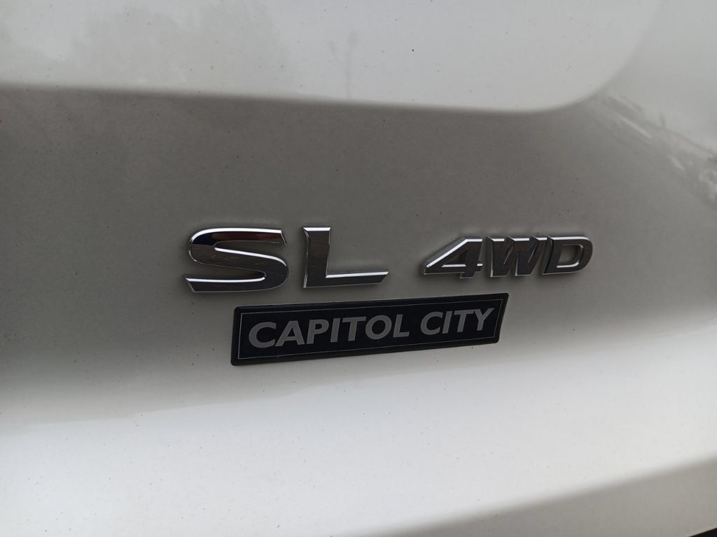 Used 2023 Nissan Pathfinder SL AWD/4WD image 6