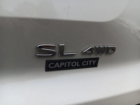 Used 2023 Nissan Pathfinder SL AWD/4WD image 6