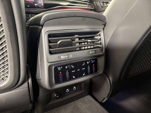 Used 2023 Audi RS Q8 image 32