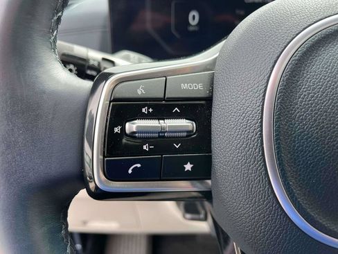 Used 2025 Kia Carnival SX FWD image 20