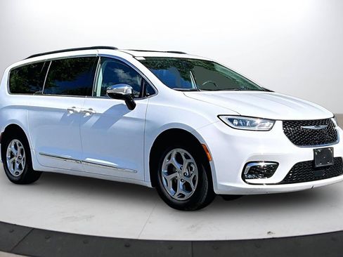 Certified 2023 Chrysler Pacifica Limited FWD image 2