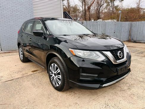 Used 2017 Nissan Rogue S image 4