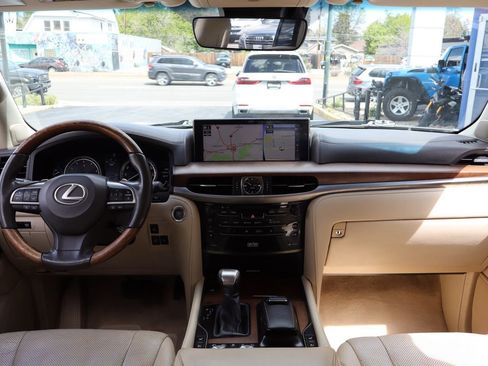 Used 2016 Lexus LX 570 4WD image 10