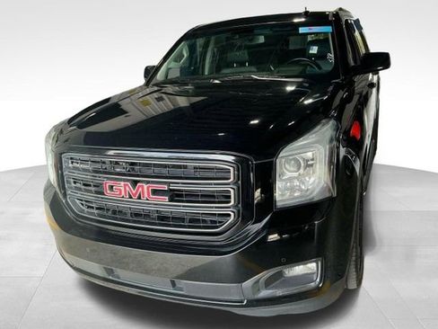 Used 2019 GMC Yukon XL SLT w/ Graphite Performance Edition image 2