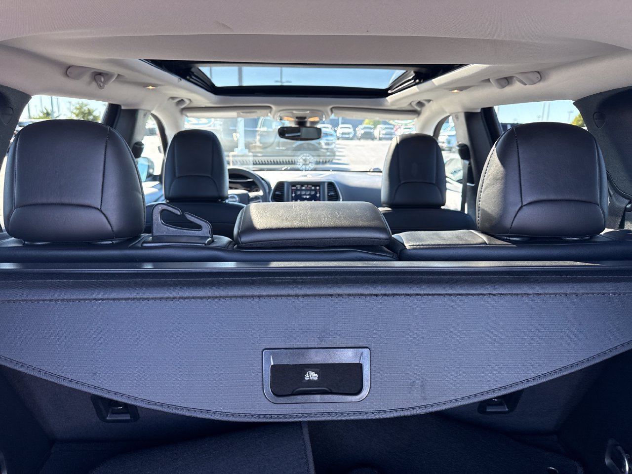 Used 2022 Jeep Cherokee Latitude Lux w/ Sun & Sound Group AWD/4WD image 9