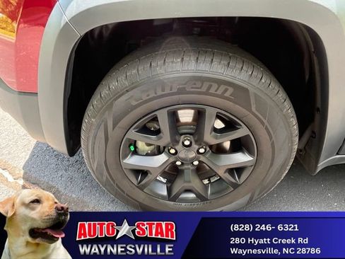 Used 2018 Jeep Cherokee Trailhawk w/ Quick Order Package 27L AWD/4WD image 31