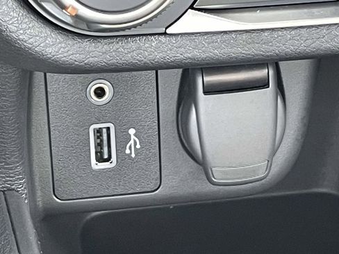 Used 2025 Nissan Versa S w/ Trunk Package image 28