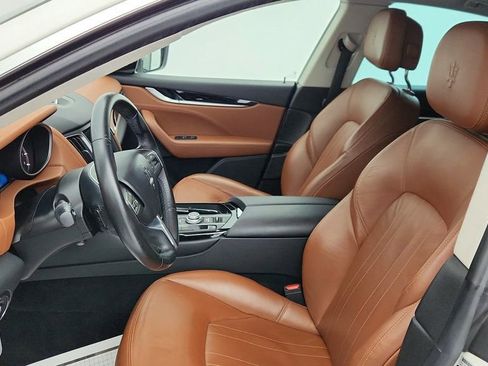 Used 2017 Maserati Levante image 21