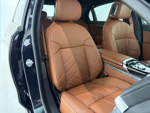 Certified 2023 BMW 760i xDrive w/ Executive Package image 21