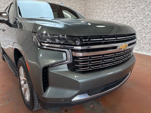 Used 2023 Chevrolet Suburban Premier image 7
