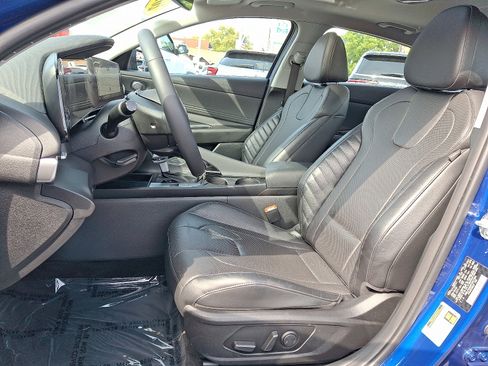 Used 2023 Hyundai Elantra Limited image 12