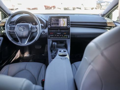 Used 2020 Toyota Avalon Limited image 28