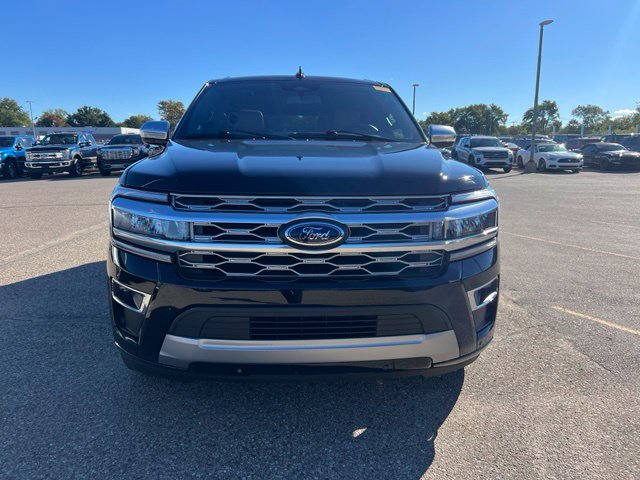 Used 2024 Ford Expedition Platinum AWD/4WD image 2