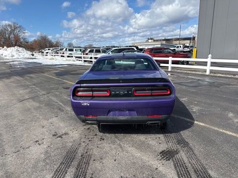 Used 2019 Dodge Challenger SXT w/ Driver Convenience Group image 4