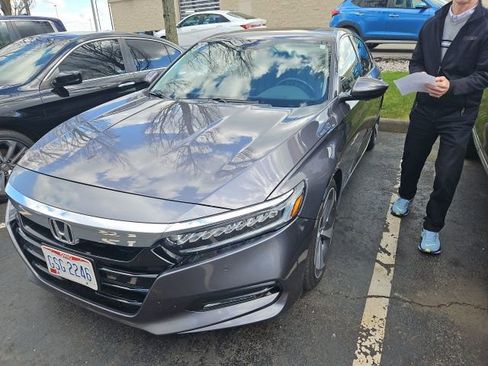 Used 2018 Honda Accord Touring image 3