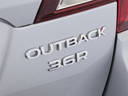 Used 2018 Subaru Outback 3.6R Limited image 13