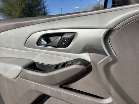 Used 2019 Chevrolet Traverse LT image 19