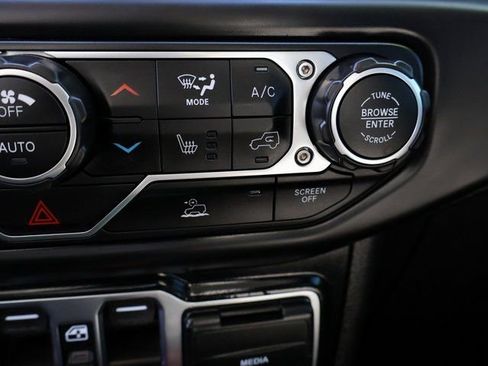 Used 2023 Jeep Gladiator Mojave w/ Cold Weather Group image 30