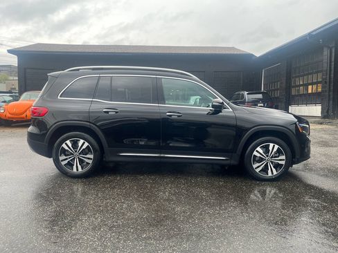 Used 2025 Mercedes-Benz GLB 250 4MATIC image 17