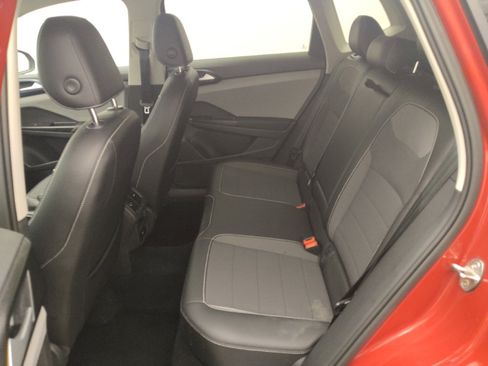 Used 2023 Volkswagen Taos SE w/ Panoramic Sunroof Package FWD image 18