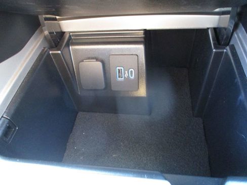 Used 2023 Ford Explorer XLT w/ Equipment Group 202A image 7