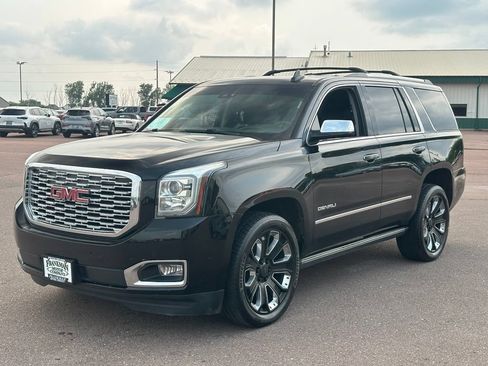 Used 2019 GMC Yukon Denali w/ Denali Ultimate Package AWD/4WD image 4