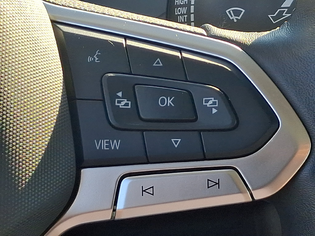 Used 2025 Volkswagen Jetta SE FWD image 22
