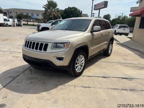 Used 2014 Jeep Grand Cherokee Laredo w/ 18" Wheel & 8.4" Radio Group AWD/4WD image 3