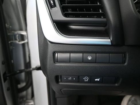Used 2025 Nissan Rogue SV AWD/4WD image 25