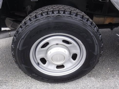 Used 2021 Ford F250 XL w/ Power Equipment Group AWD/4WD image 6